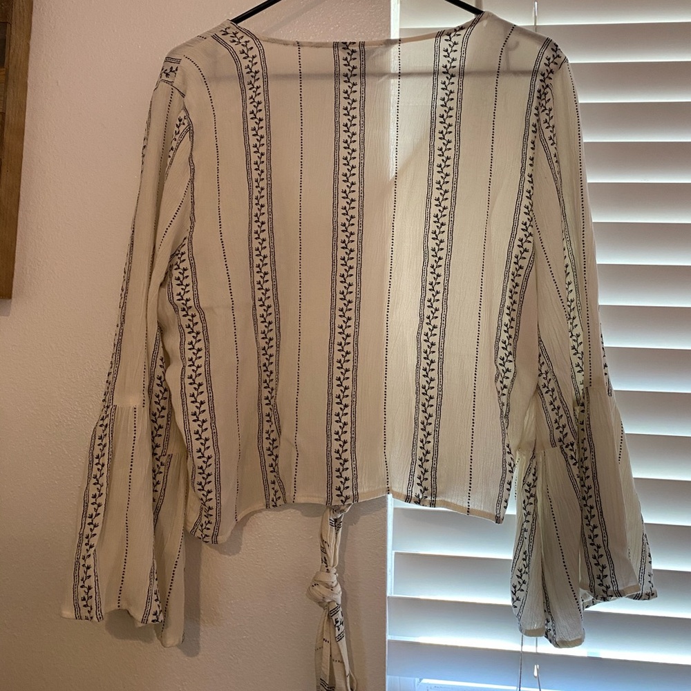 American Eagle Top - Picture 3 of 3